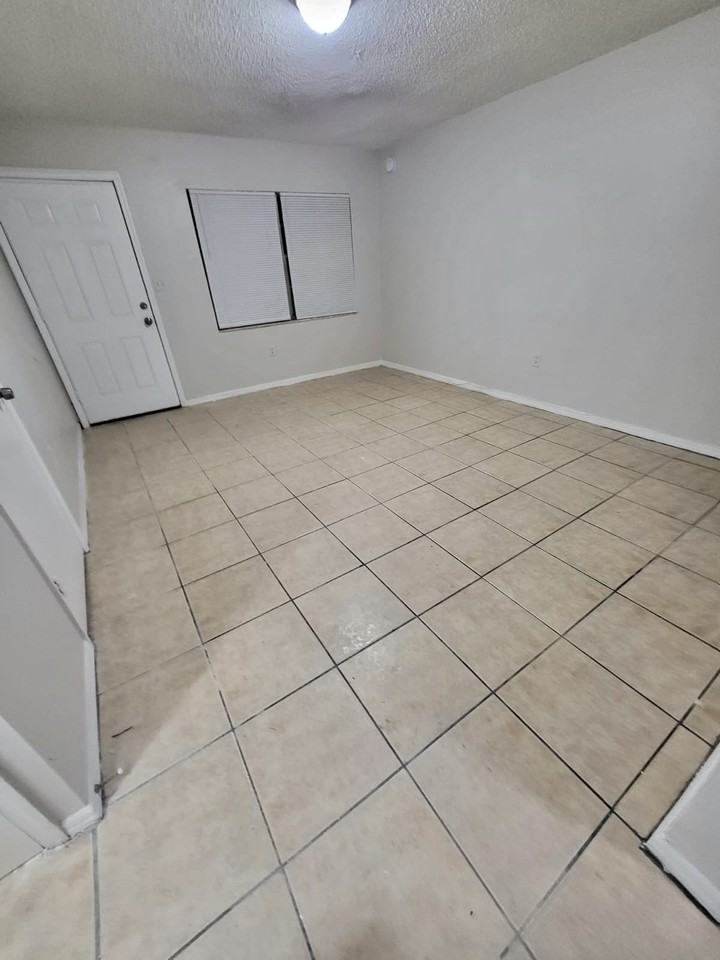 1704 Birchwood Circle Leesburg, FL 34748 - Photo 5 of 11