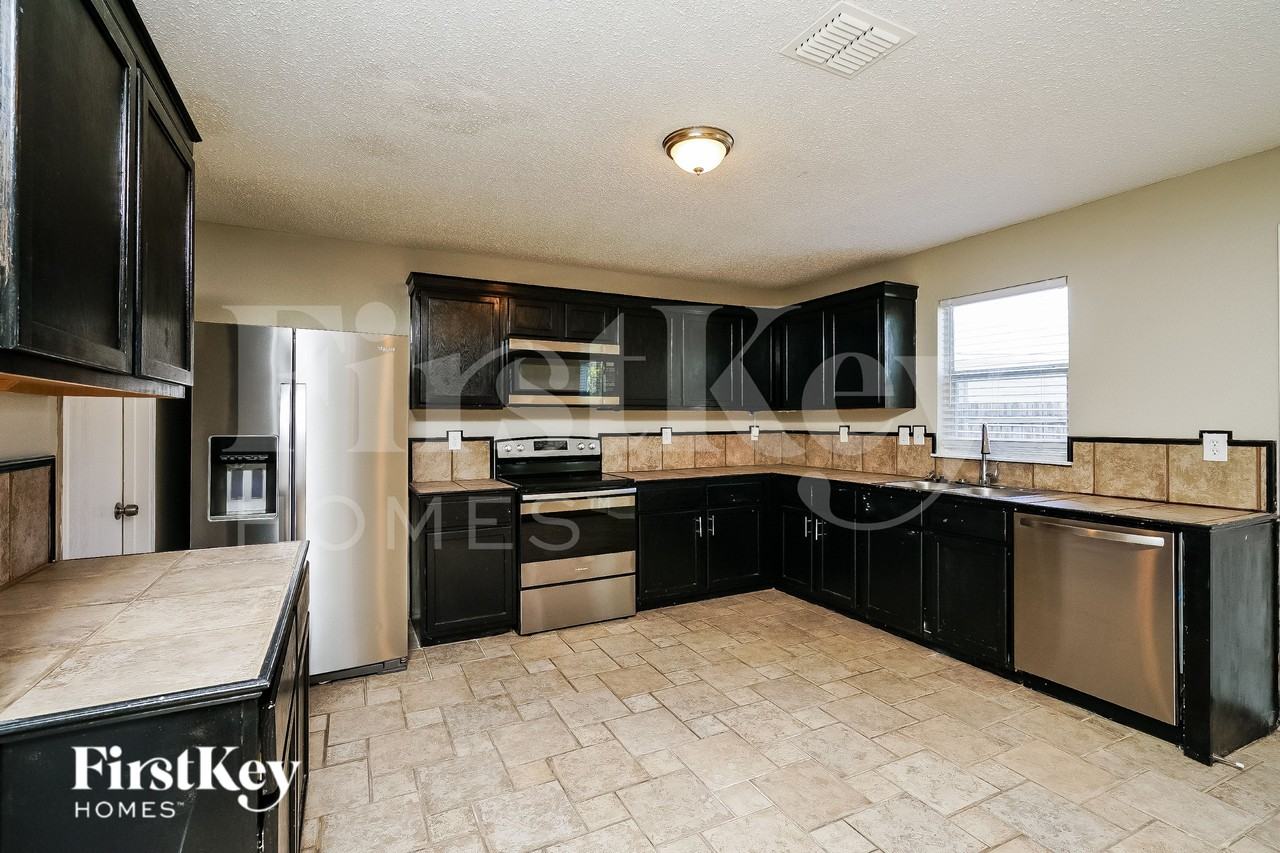 3114 Melrose Dr - Photo 4 of 18