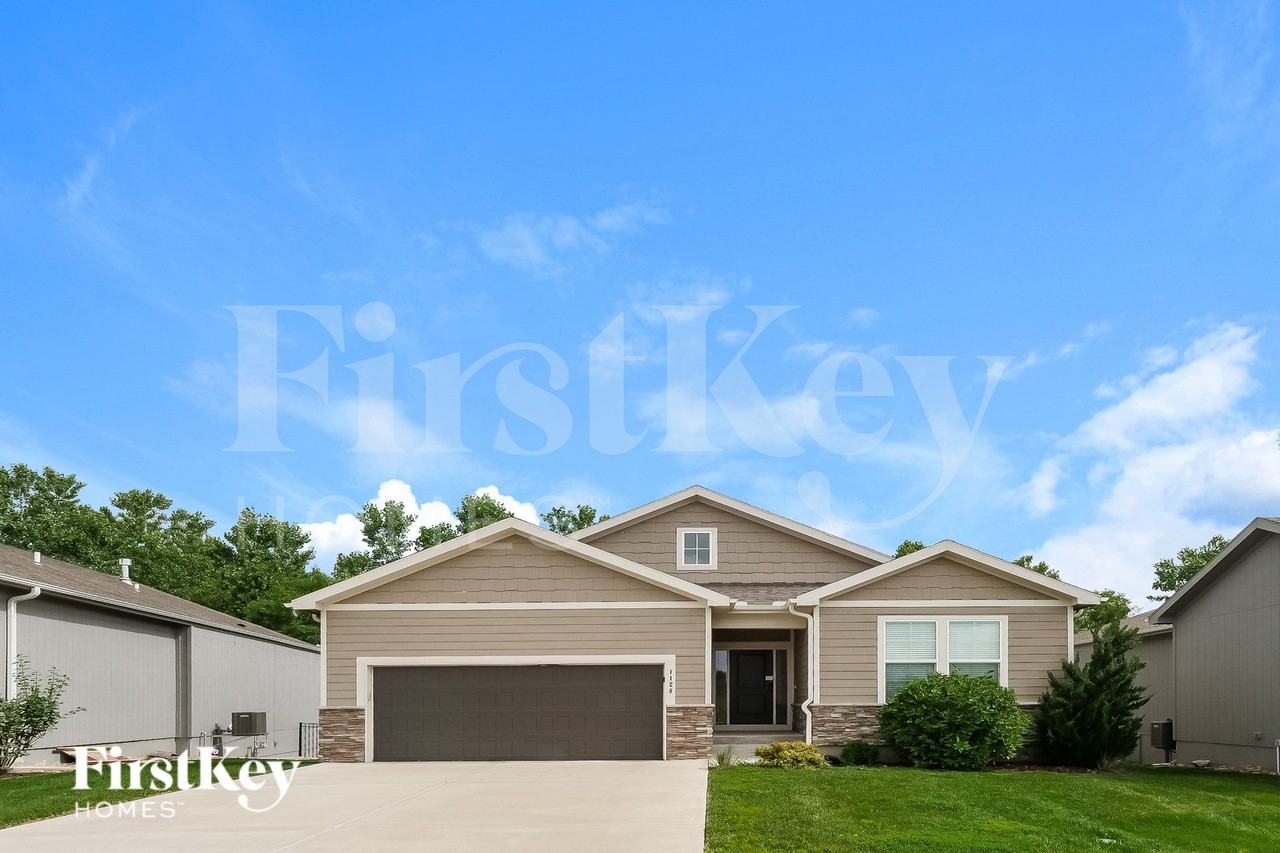 1128 Sw Blackpool Dr