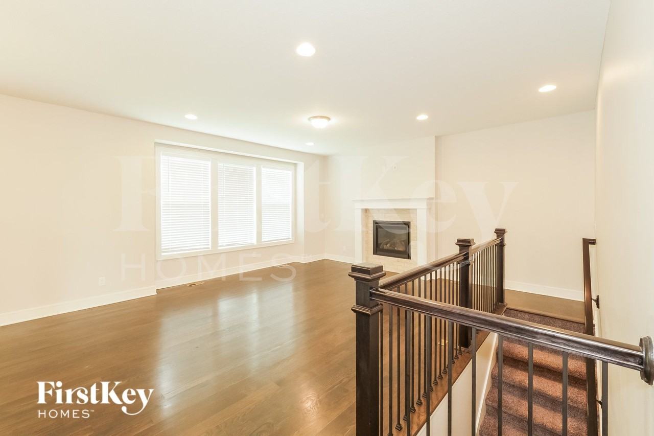 1128 Sw Blackpool Dr - Photo 2 of 16