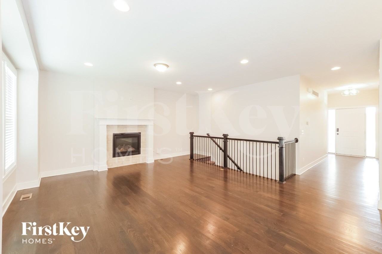 1128 Sw Blackpool Dr - Photo 3 of 16