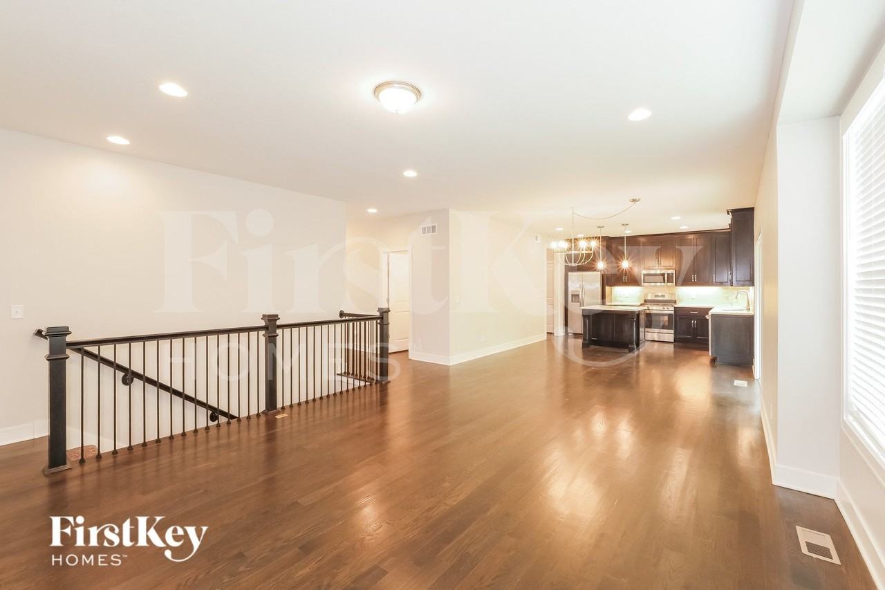 1128 Sw Blackpool Dr - Photo 4 of 16