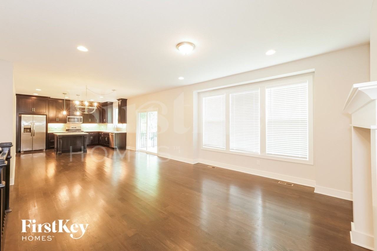 1128 Sw Blackpool Dr - Photo 5 of 16