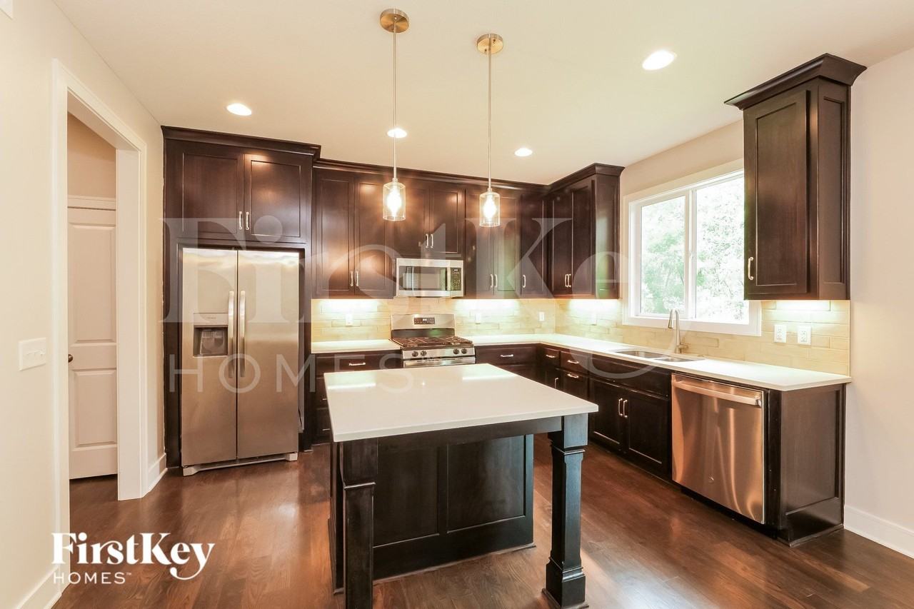 1128 Sw Blackpool Dr - Photo 6 of 16