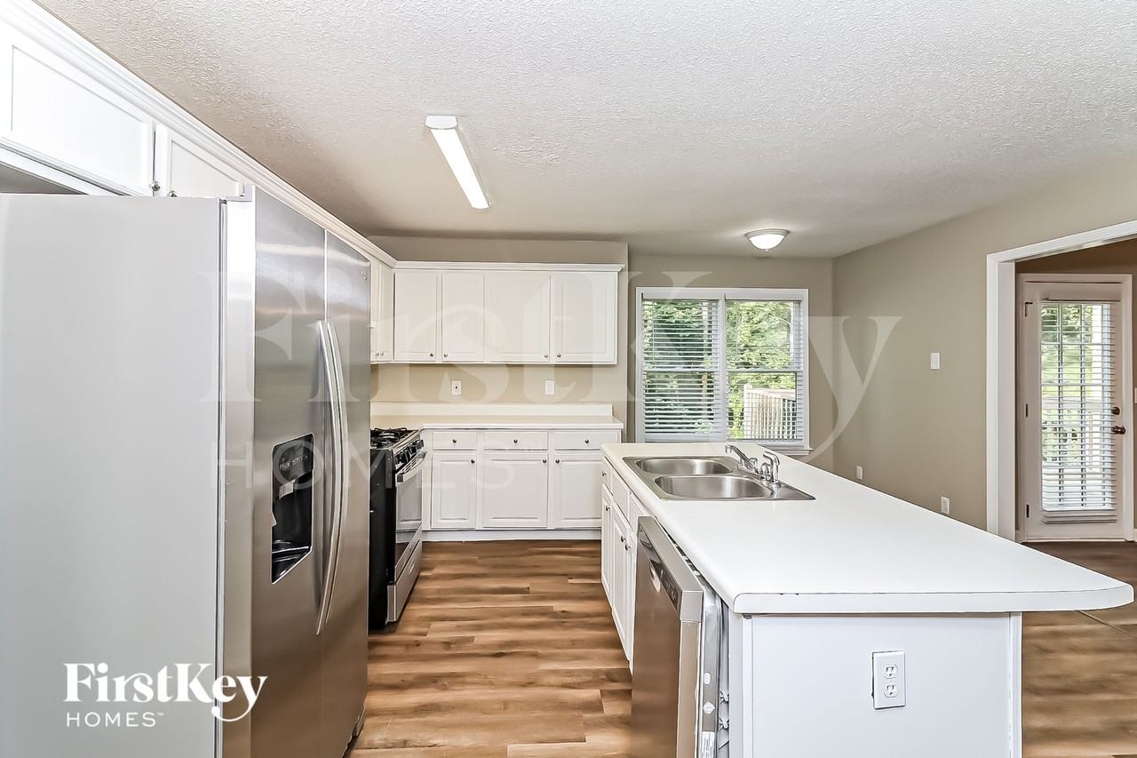 3727 Lockerbie Ln - Photo 7 of 15