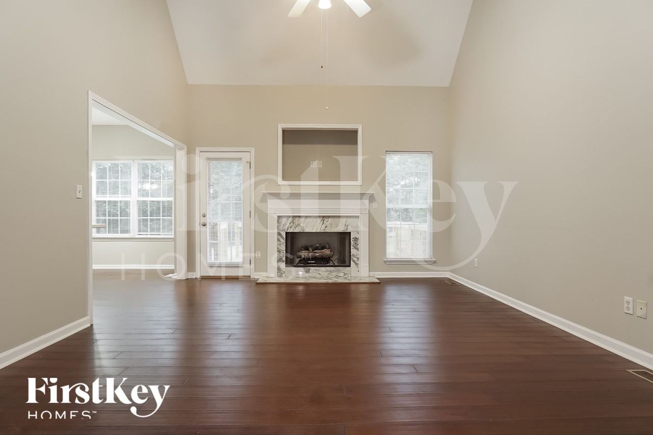 5612 Elliot Cir - Photo 2 of 15