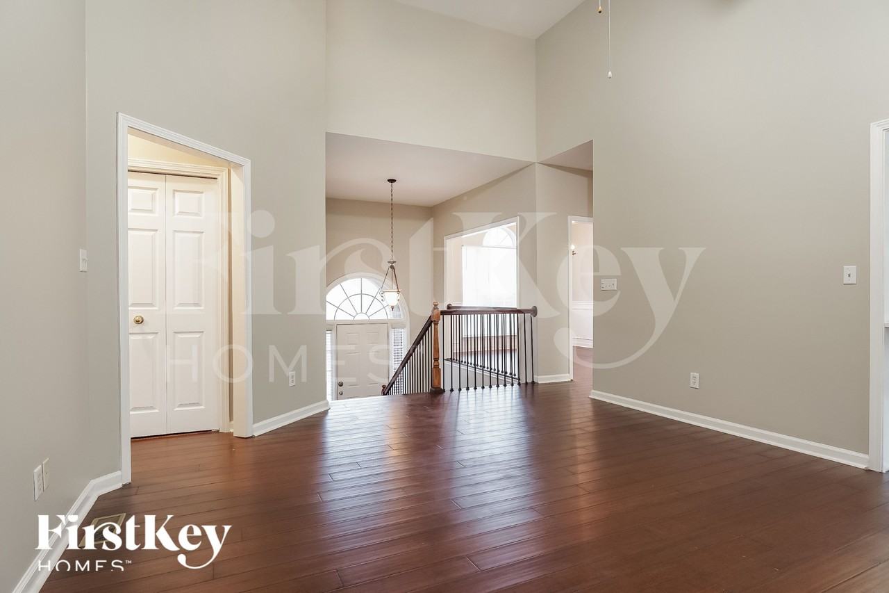 5612 Elliot Cir - Photo 3 of 15
