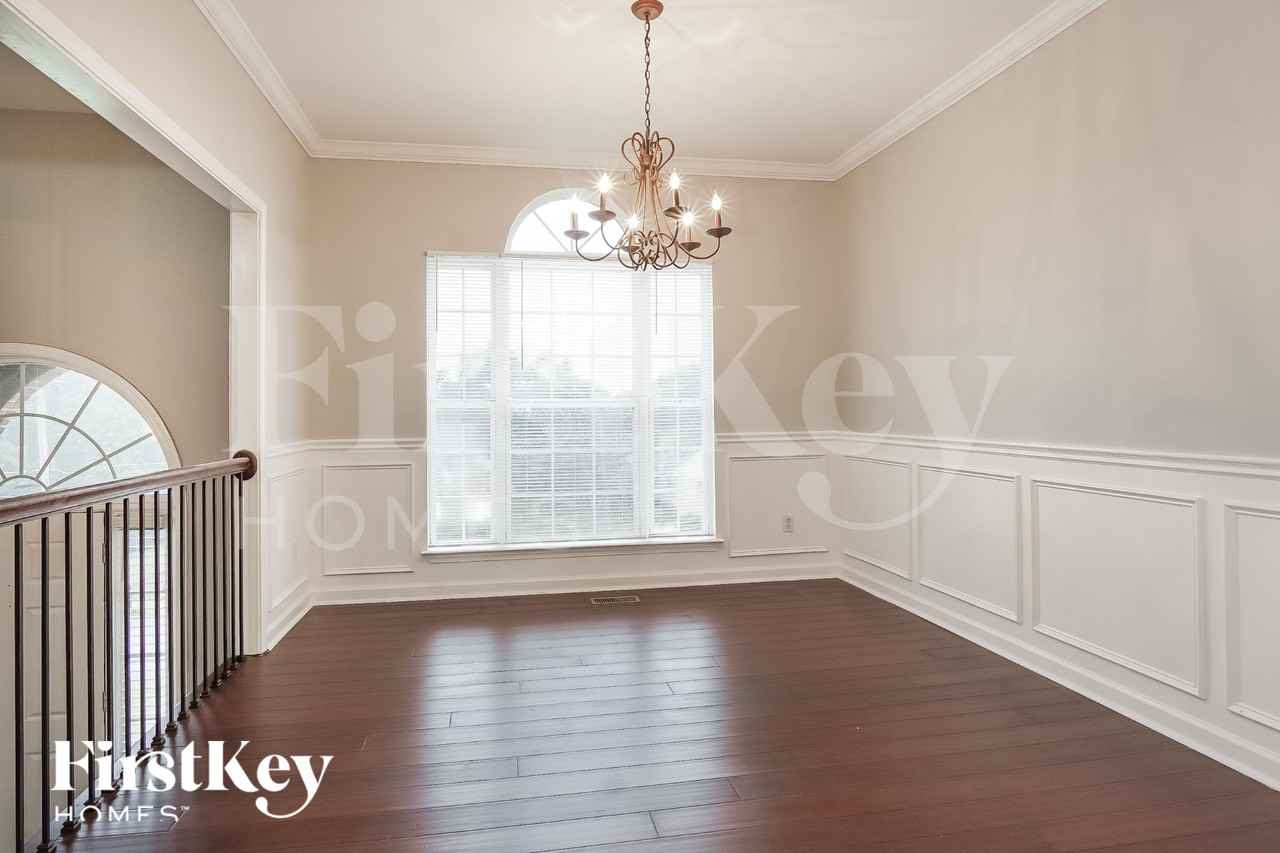 5612 Elliot Cir - Photo 4 of 15