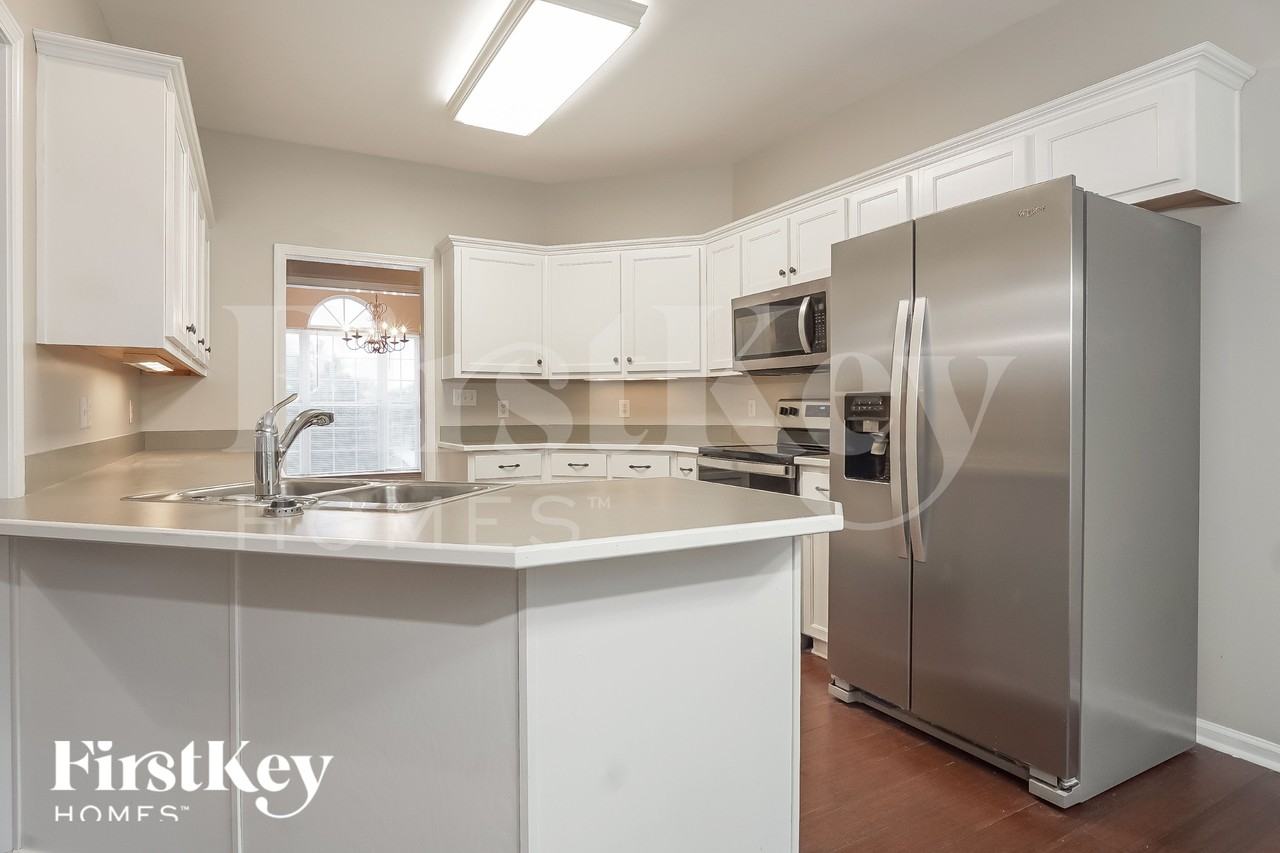5612 Elliot Cir - Photo 6 of 15