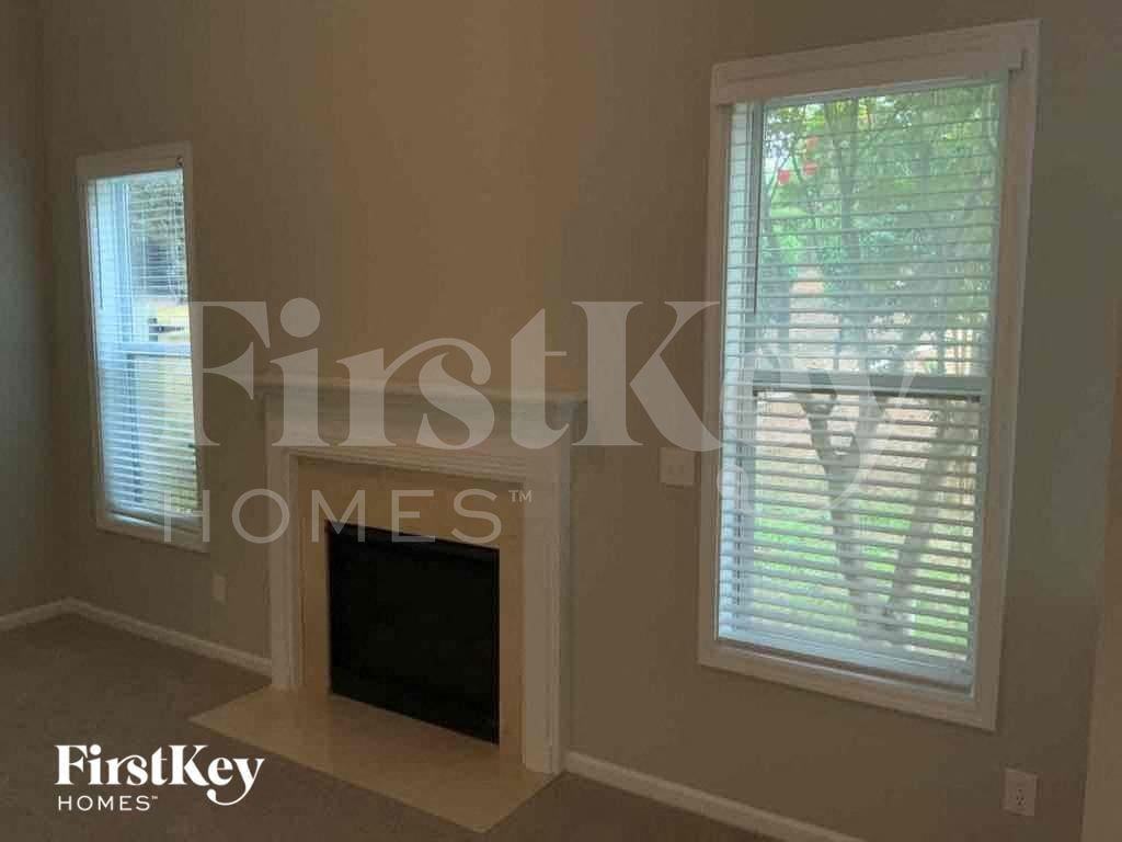 5952 Park Bend Ave - Photo 4 of 12