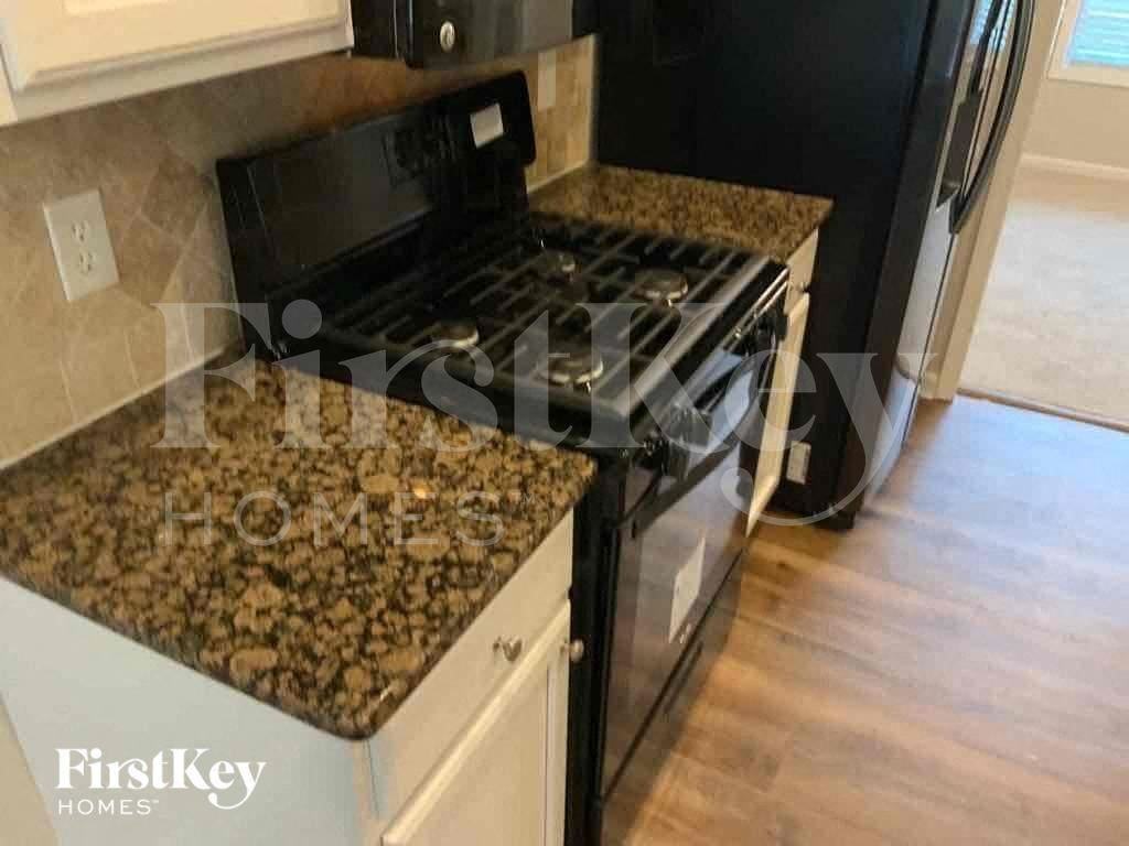 5952 Park Bend Ave - Photo 6 of 12