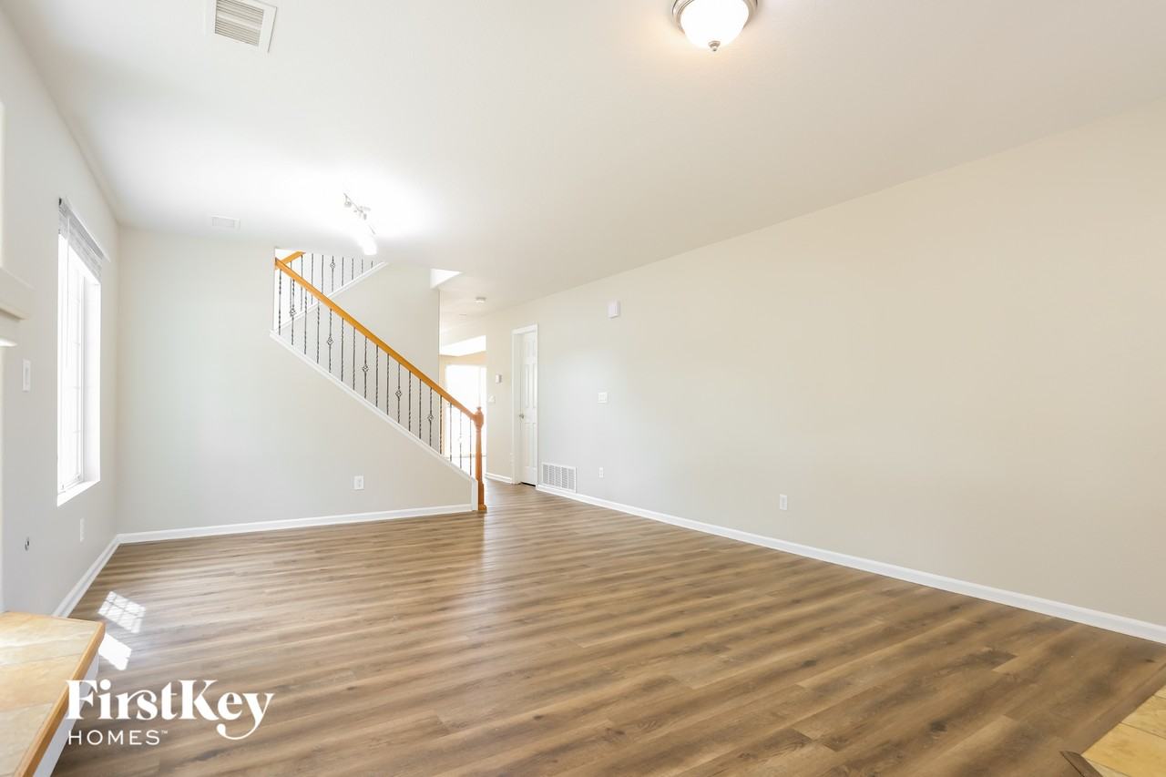 5047 Orleans Ct - Photo 3 of 15