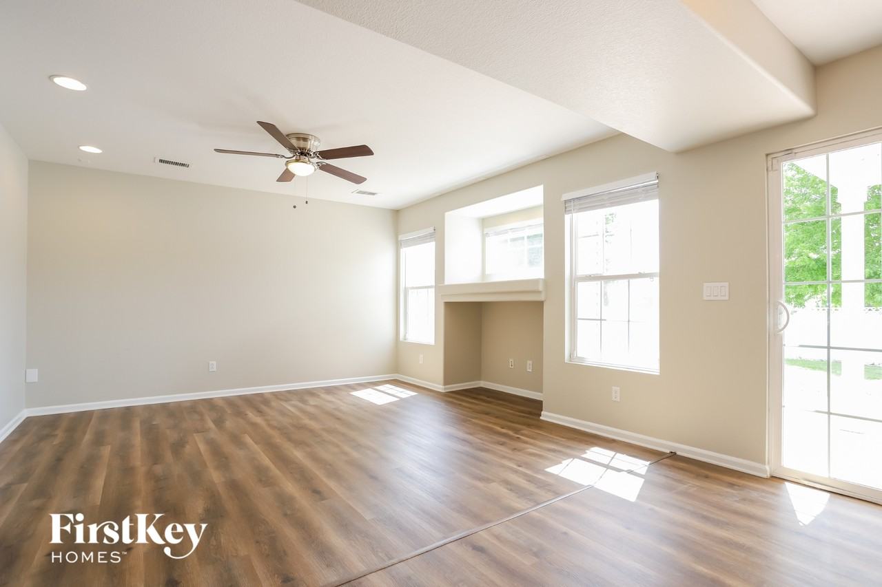 5047 Orleans Ct - Photo 5 of 15