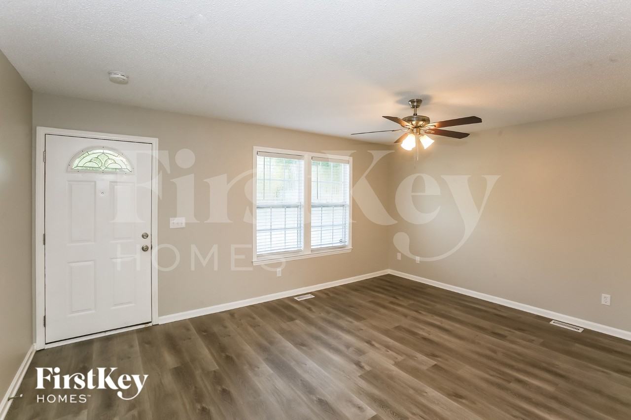 414 Chrysler St - Photo 4 of 16