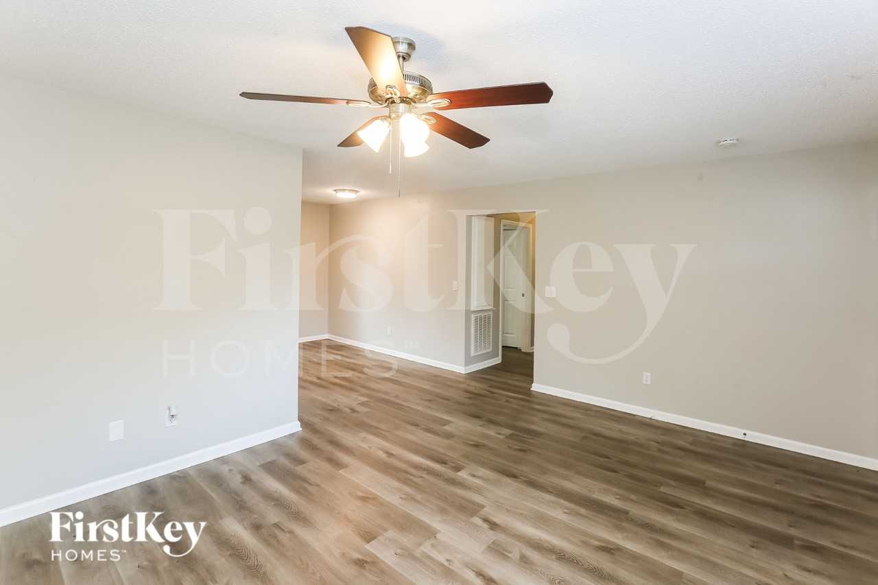 414 Chrysler St - Photo 6 of 16