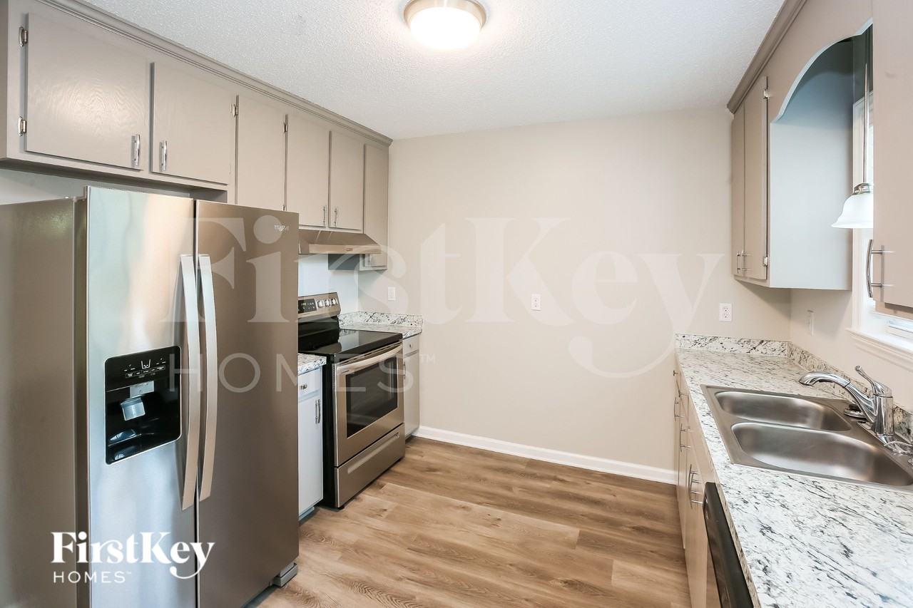 414 Chrysler St - Photo 7 of 16