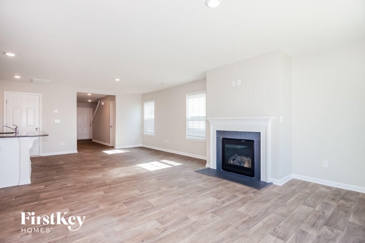 2647 Idared Dr - Photo 3 of 15