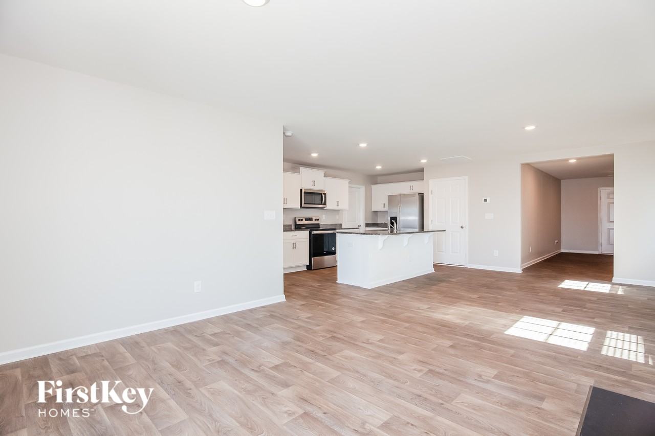 2647 Idared Dr - Photo 4 of 15