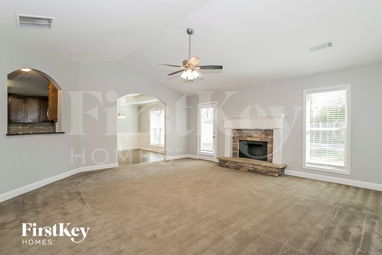 1439 Dillard Heights Dr - Photo 4 of 15
