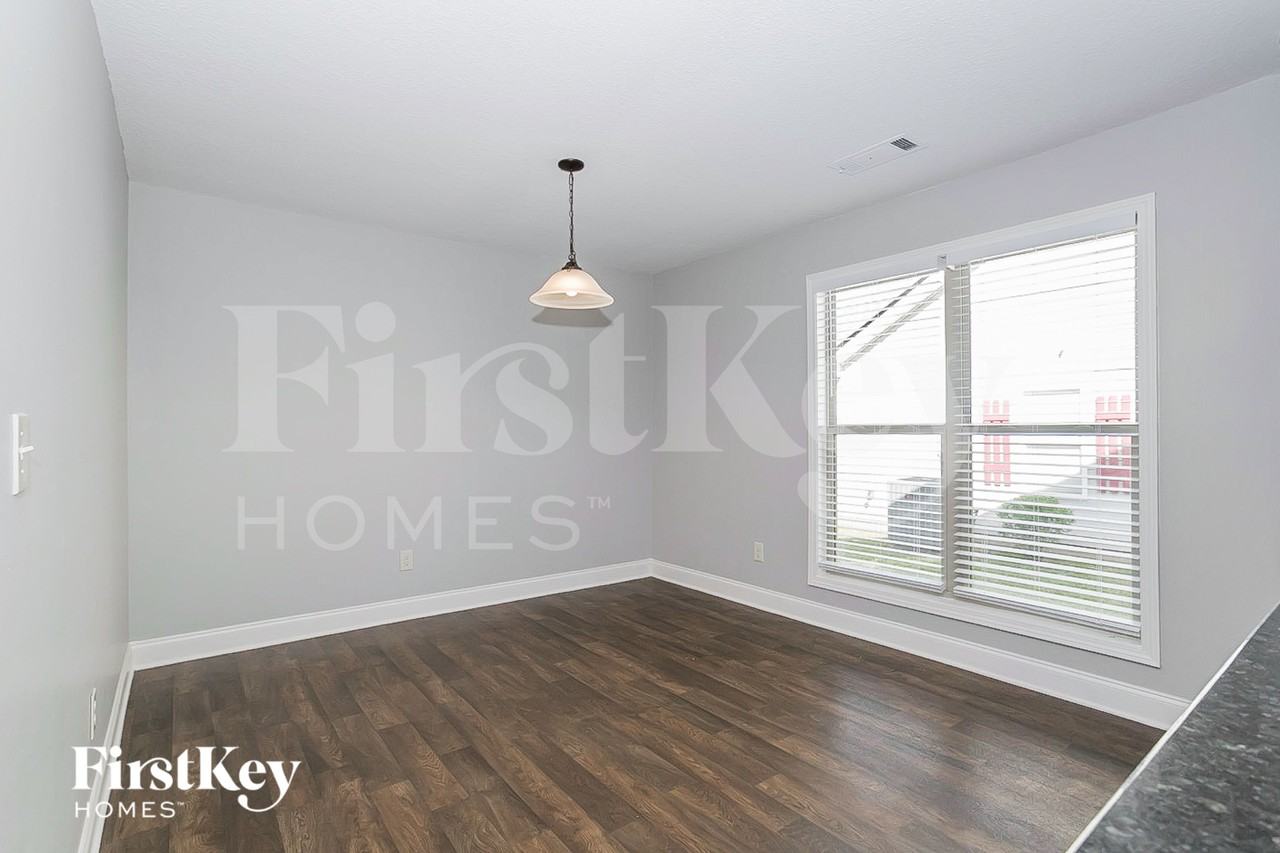 1439 Dillard Heights Dr - Photo 5 of 15