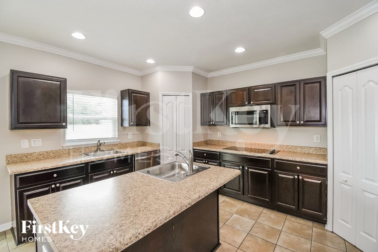 10286 Magnolia Hills Dr - Photo 4 of 16