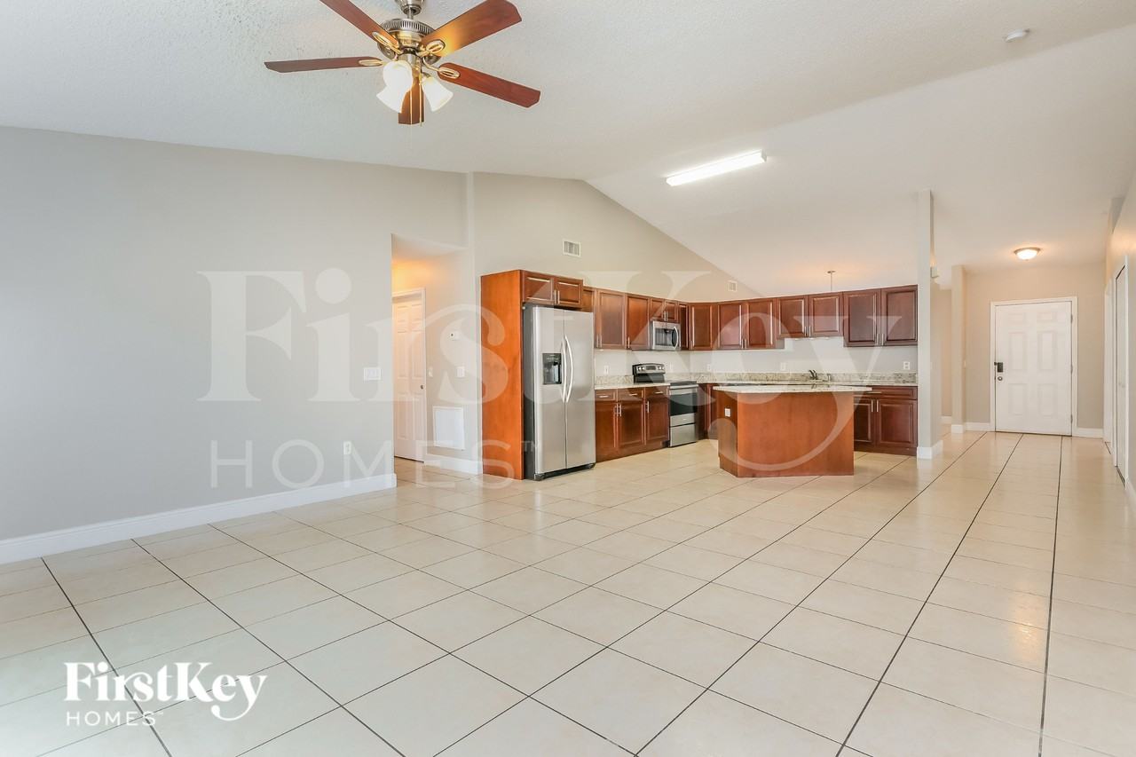 2421 Regent Way - Photo 4 of 16