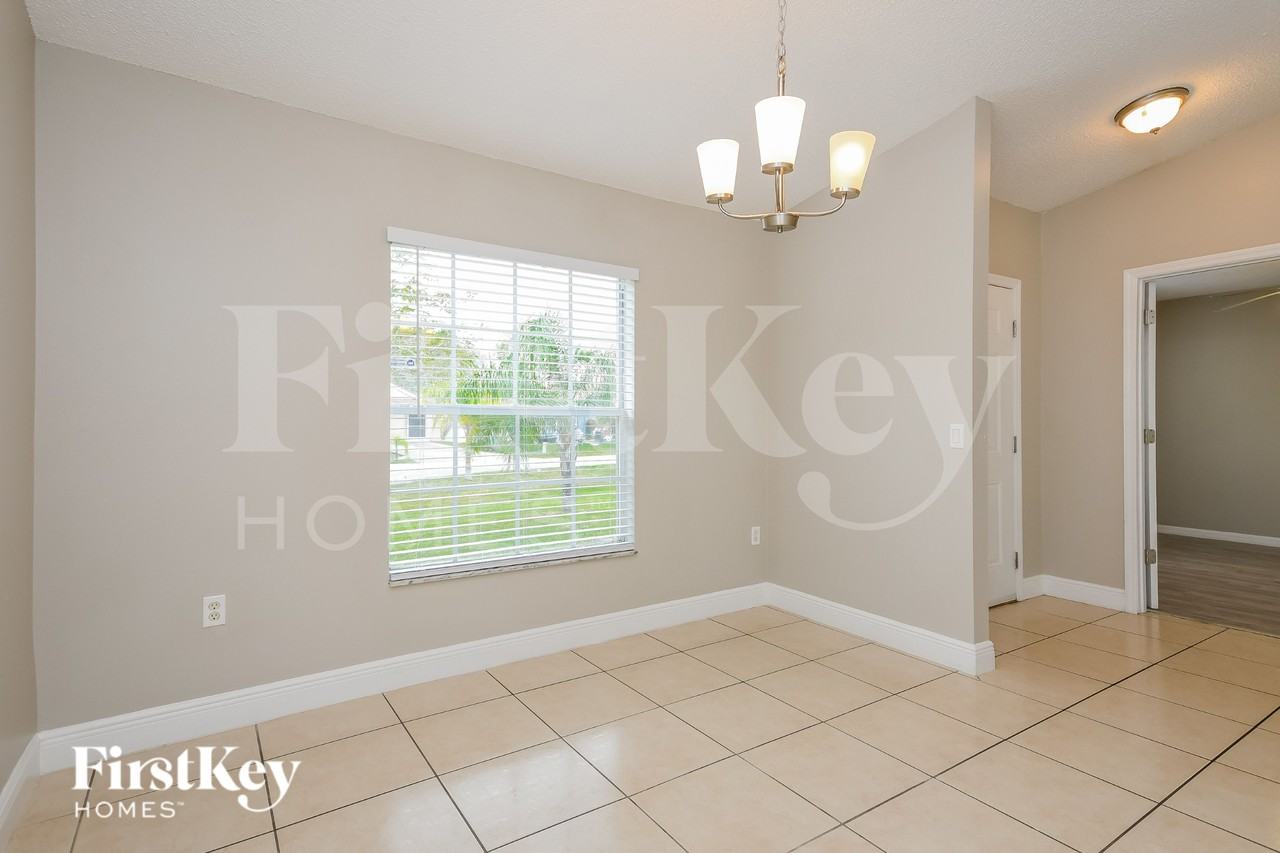 2421 Regent Way - Photo 5 of 16