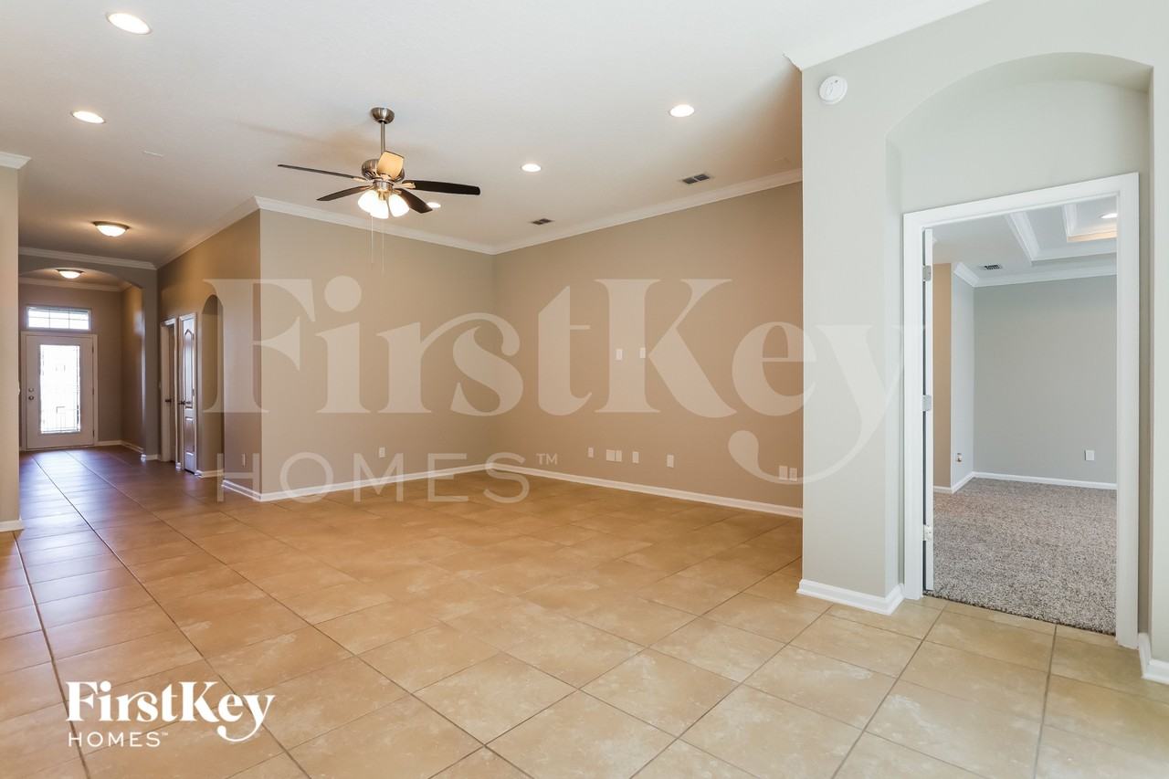 4607 Sherman Hills Pkwy - Photo 5 of 15