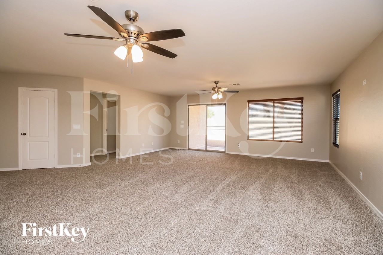 914 W Desert Canyon Dr - Photo 2 of 18