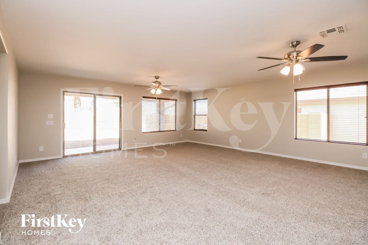 914 W Desert Canyon Dr - Photo 3 of 18