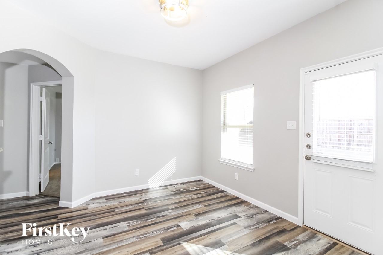 1307 Bent Grass Dr - Photo 3 of 15