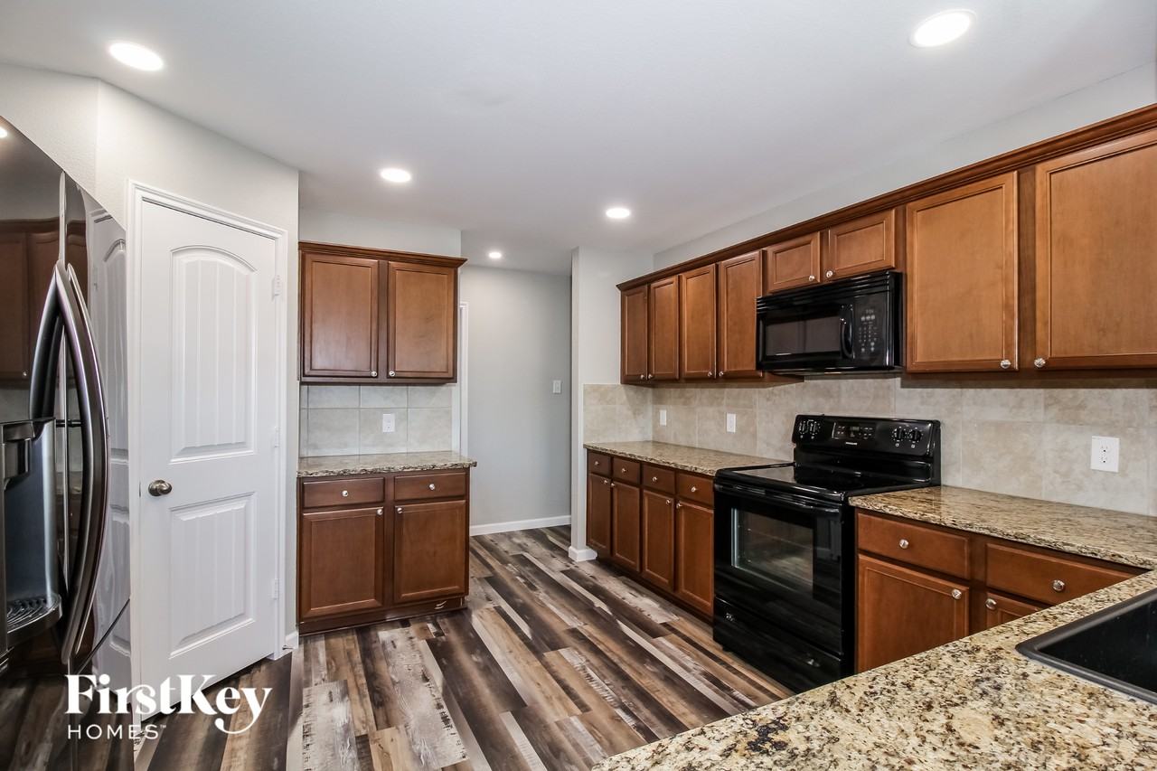 1307 Bent Grass Dr - Photo 6 of 15