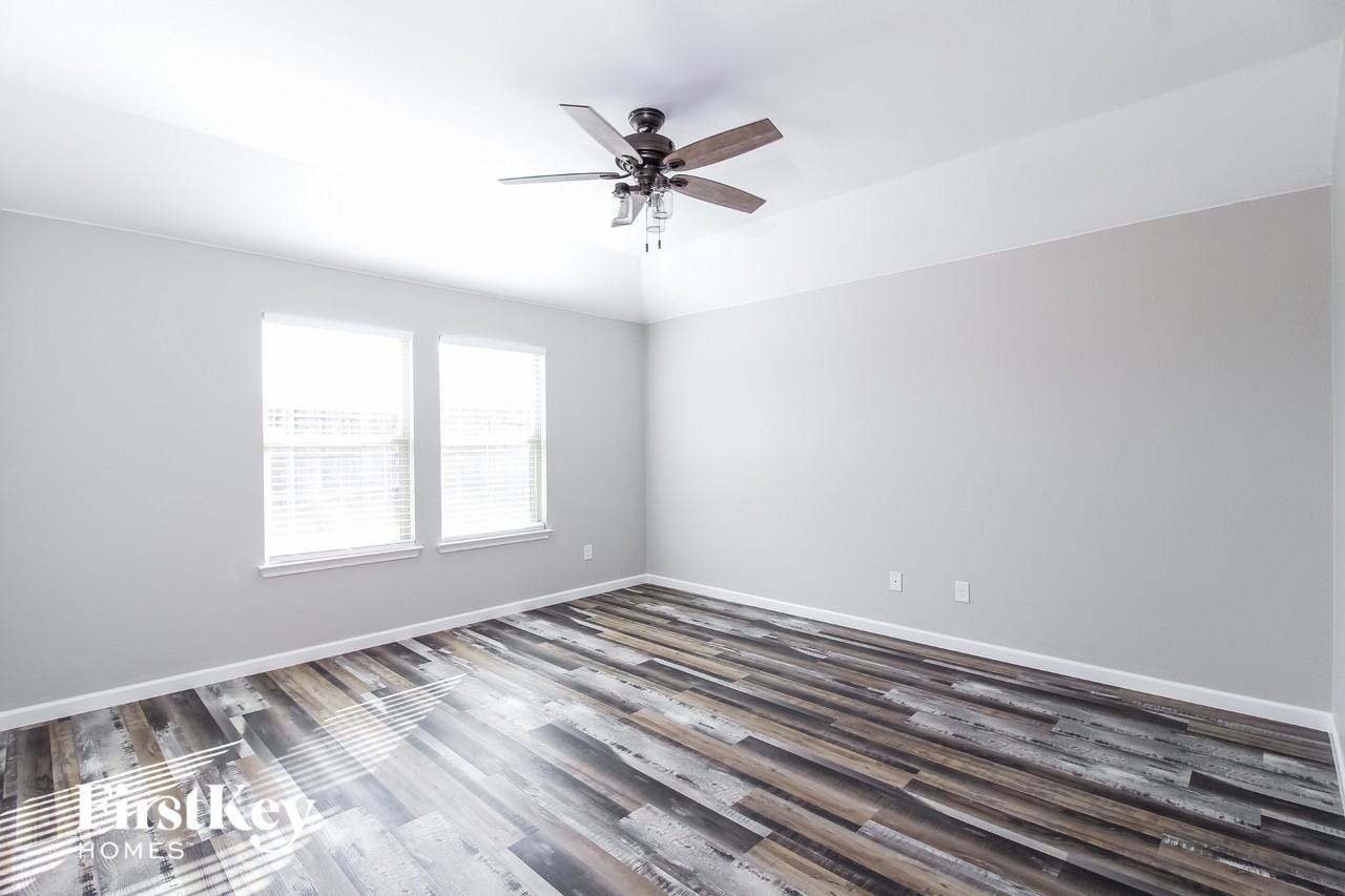 1307 Bent Grass Dr - Photo 7 of 15