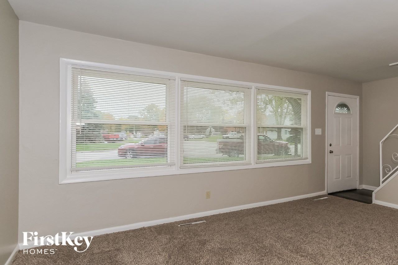 3704 Homecomer Dr - Photo 3 of 15