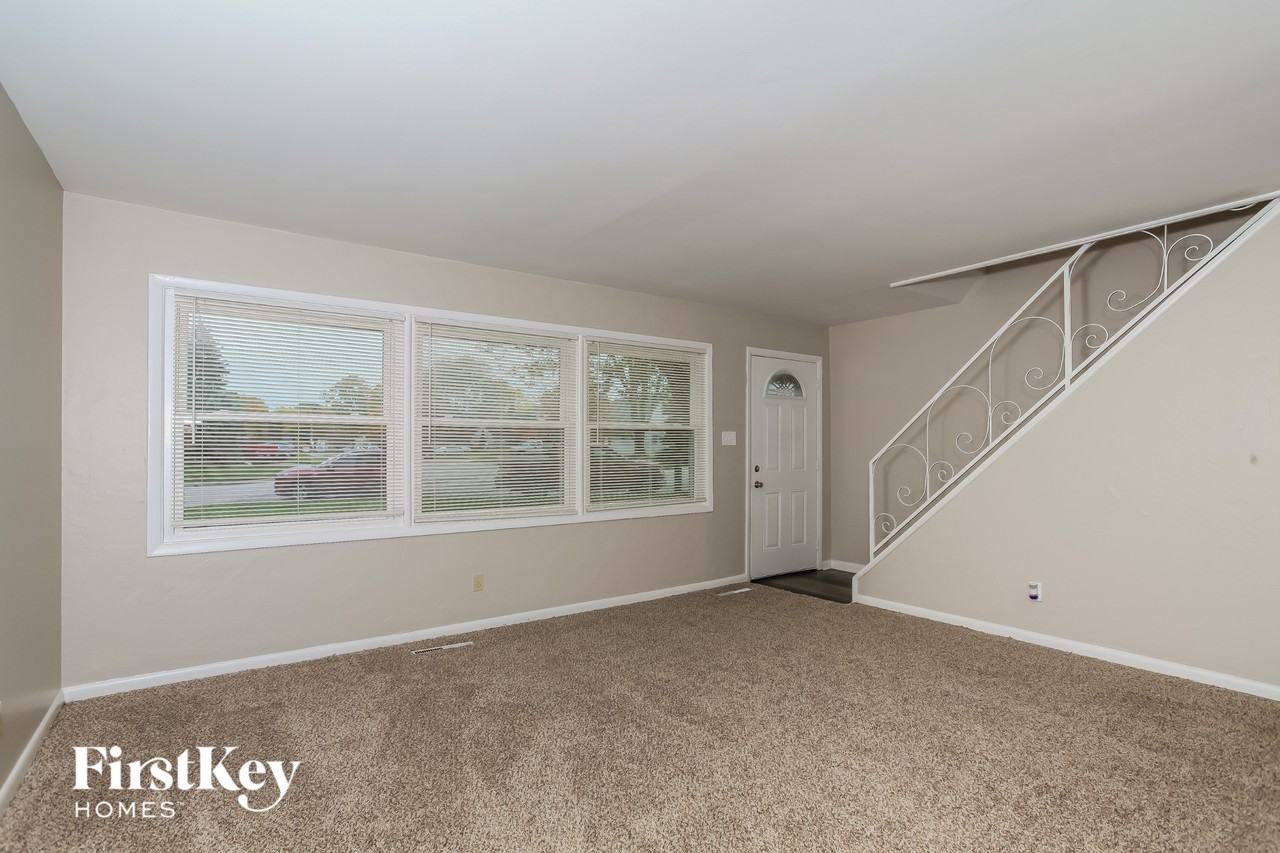 3704 Homecomer Dr - Photo 4 of 15