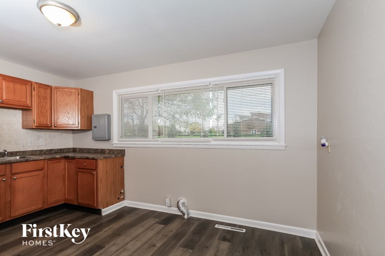 3704 Homecomer Dr - Photo 5 of 15