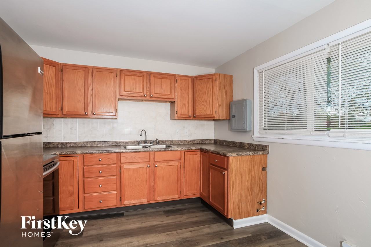 3704 Homecomer Dr - Photo 7 of 15