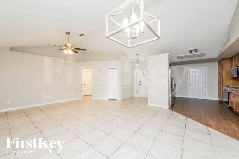 1136 Creek Woods Cir - Photo 4 of 15