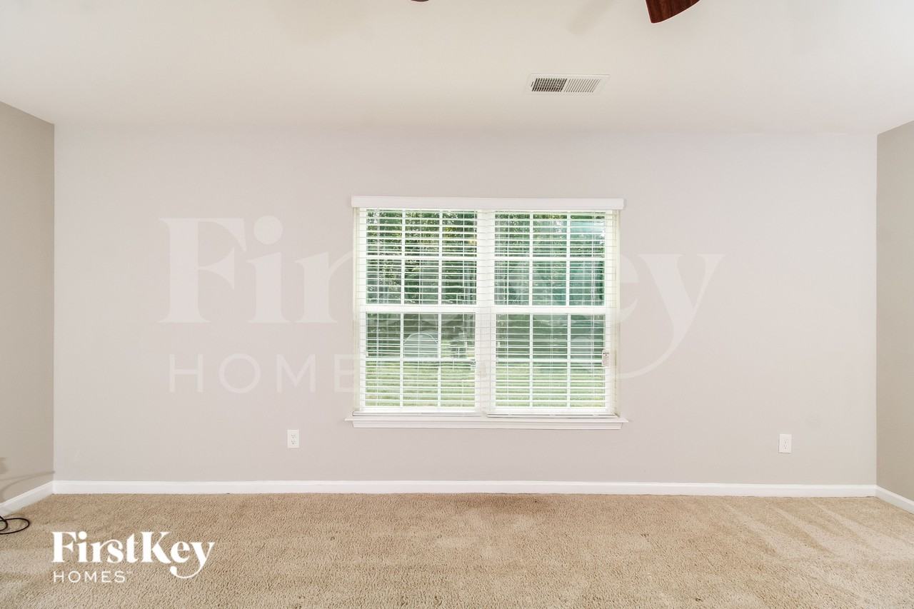 227 Sawyer Ln N - Photo 3 of 16