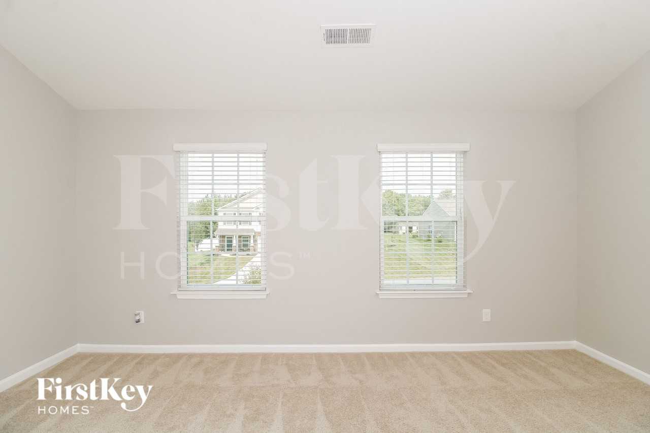 227 Sawyer Ln N - Photo 7 of 16
