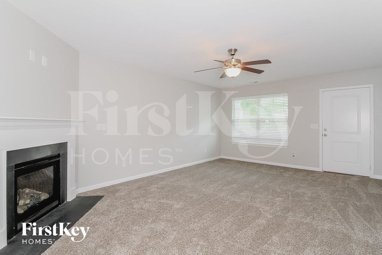 825 Winterside Ln - Photo 3 of 15