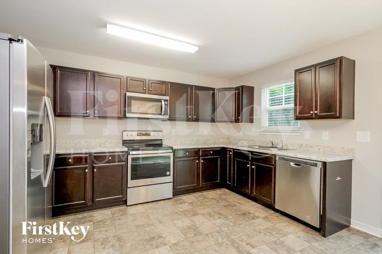 825 Winterside Ln - Photo 5 of 15