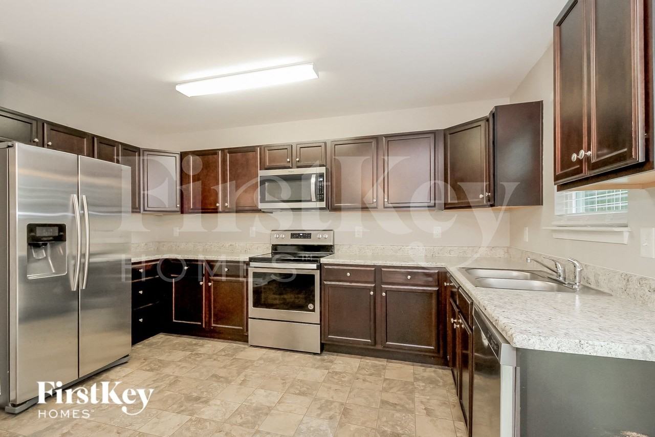 825 Winterside Ln - Photo 6 of 15