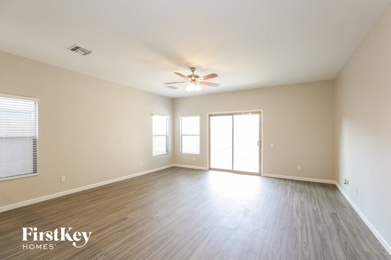 5229 W Shumway Farm Rd - Photo 3 of 15