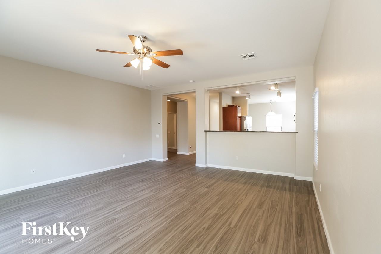5229 W Shumway Farm Rd - Photo 5 of 15