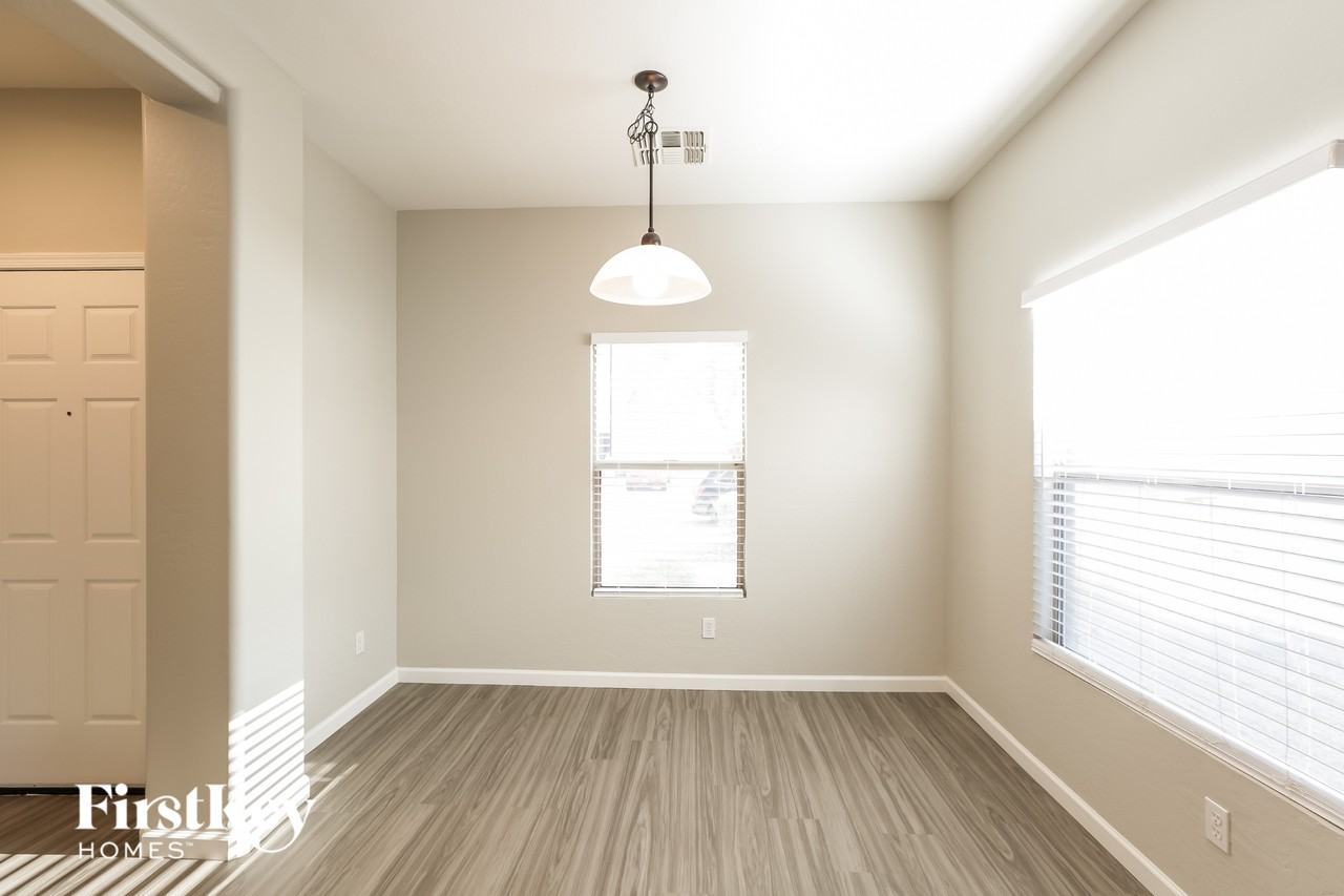 5229 W Shumway Farm Rd - Photo 6 of 15