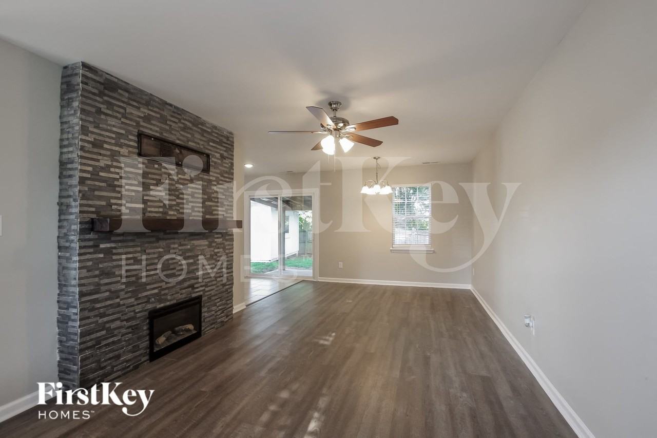5802 Crosswinds Ct - Photo 3 of 15