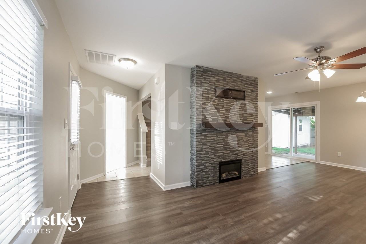 5802 Crosswinds Ct - Photo 4 of 15