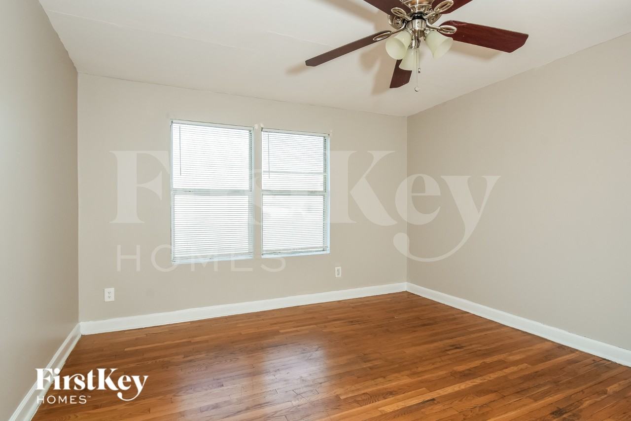 2456 Maple St - Photo 7 of 16
