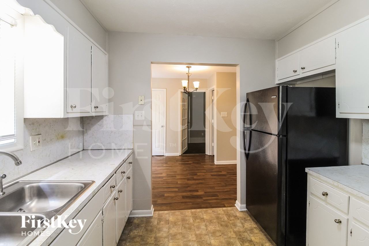 1021 Meadowbrook Ln Nw - Photo 4 of 16